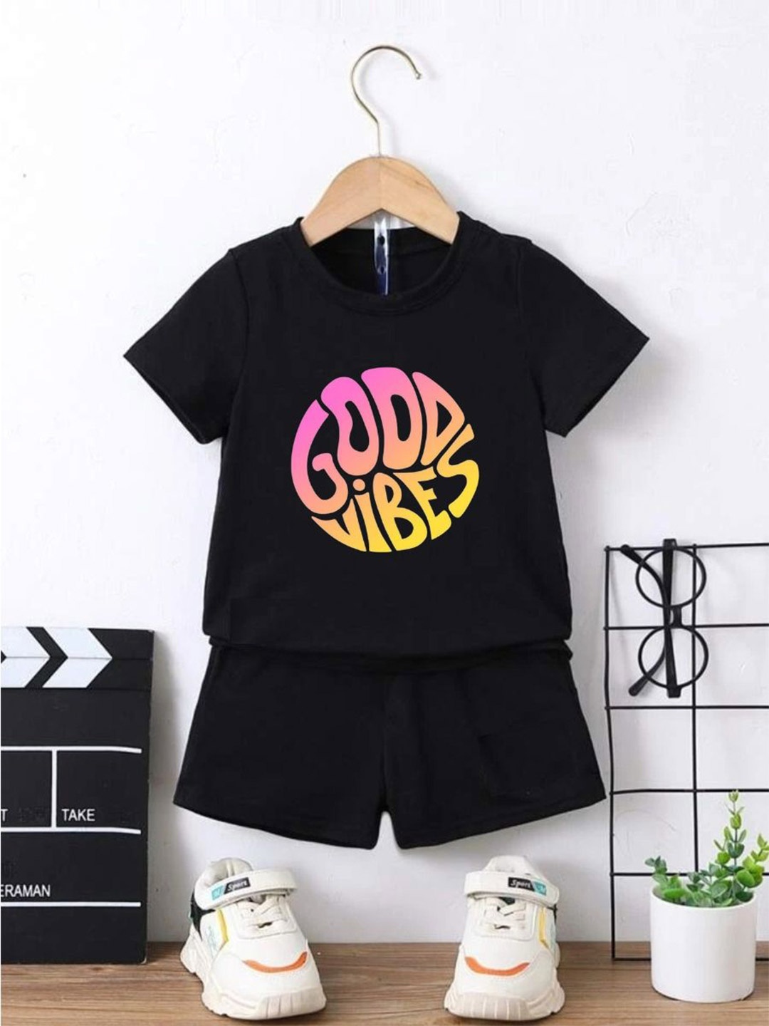 

Thiya Boys Printed T-shirt with Shorts, Black