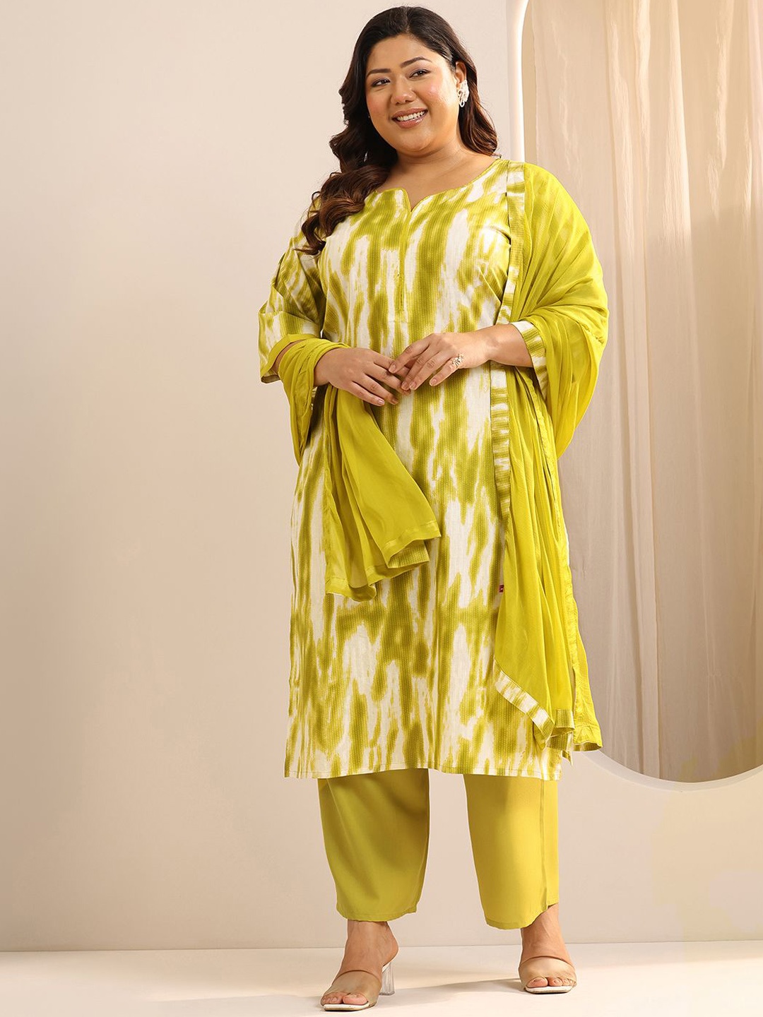 

EXTRA LOVE BY LIBAS Plus Size Women Dyed Regular Kurta with Trousers & With Dupatta, Green