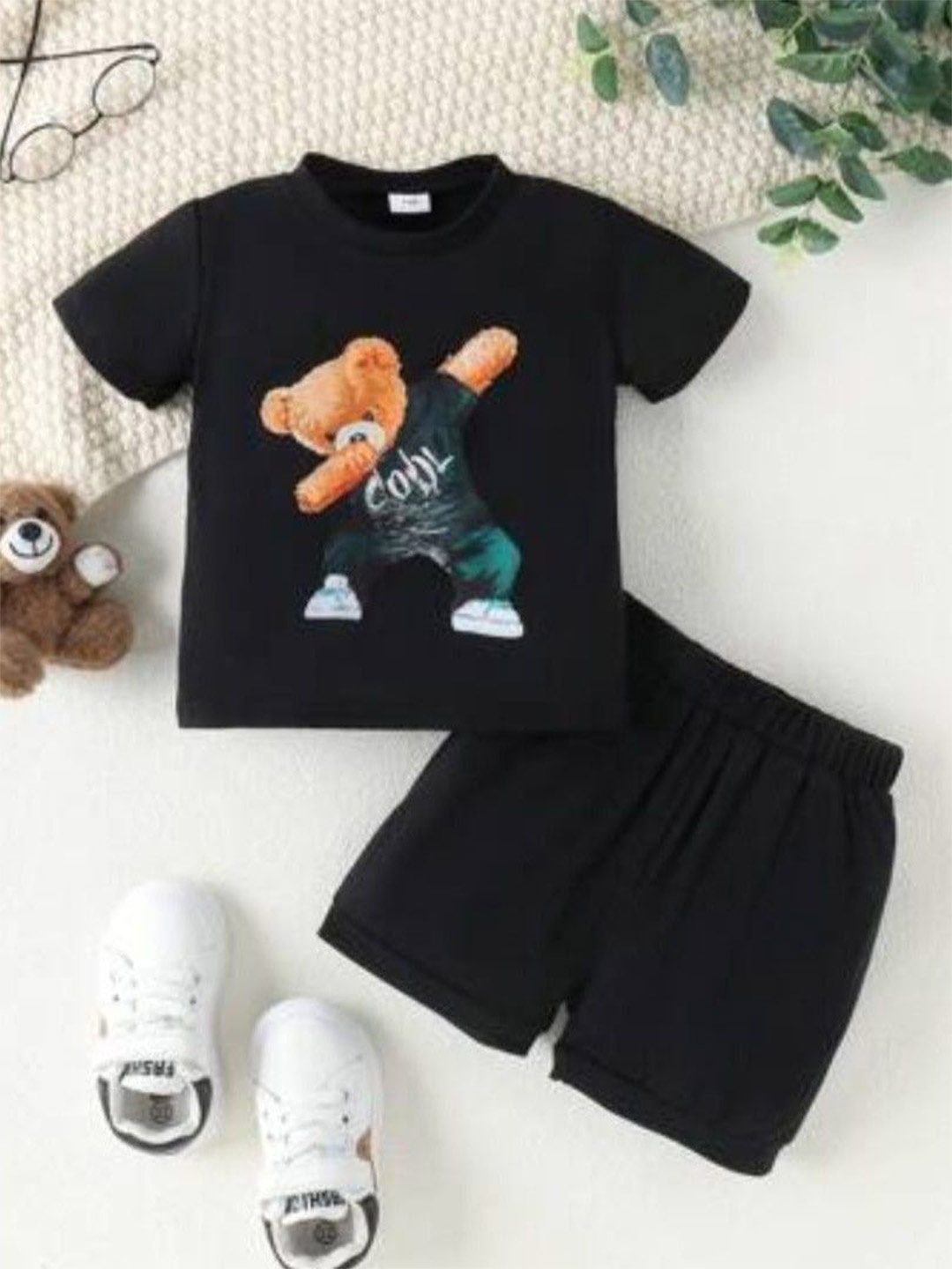 

Thiya Boys Printed T-shirt with Shorts, Black