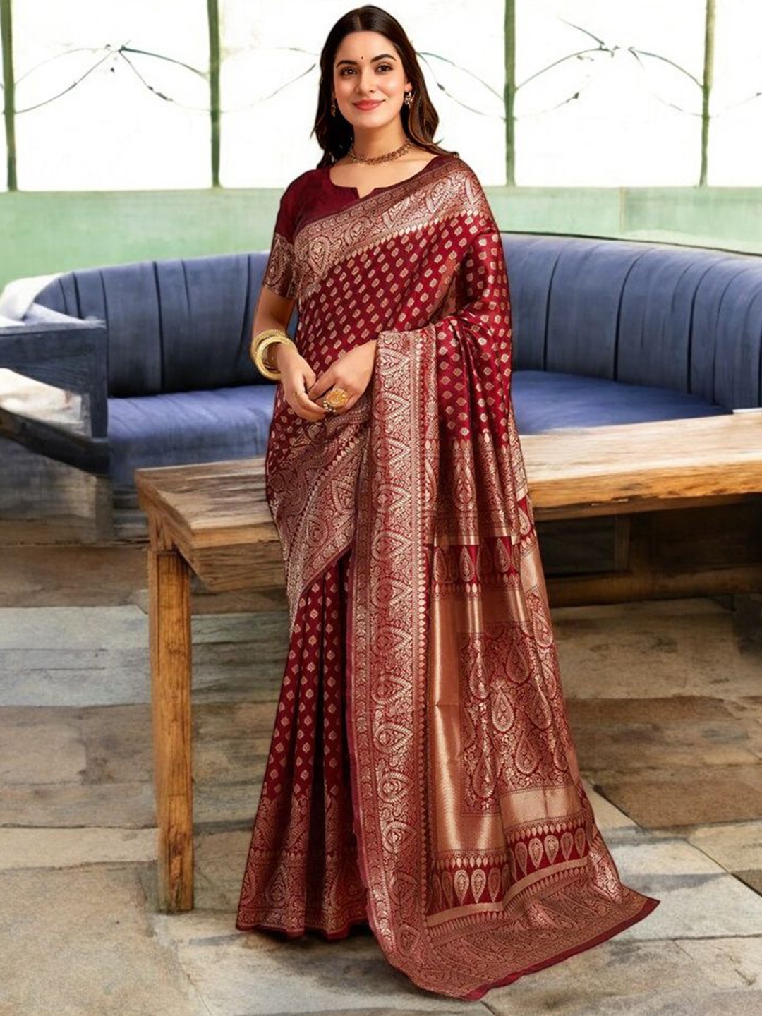 

DIVASTRI Woven Design Zari Silk Blend Banarasi Saree, Maroon