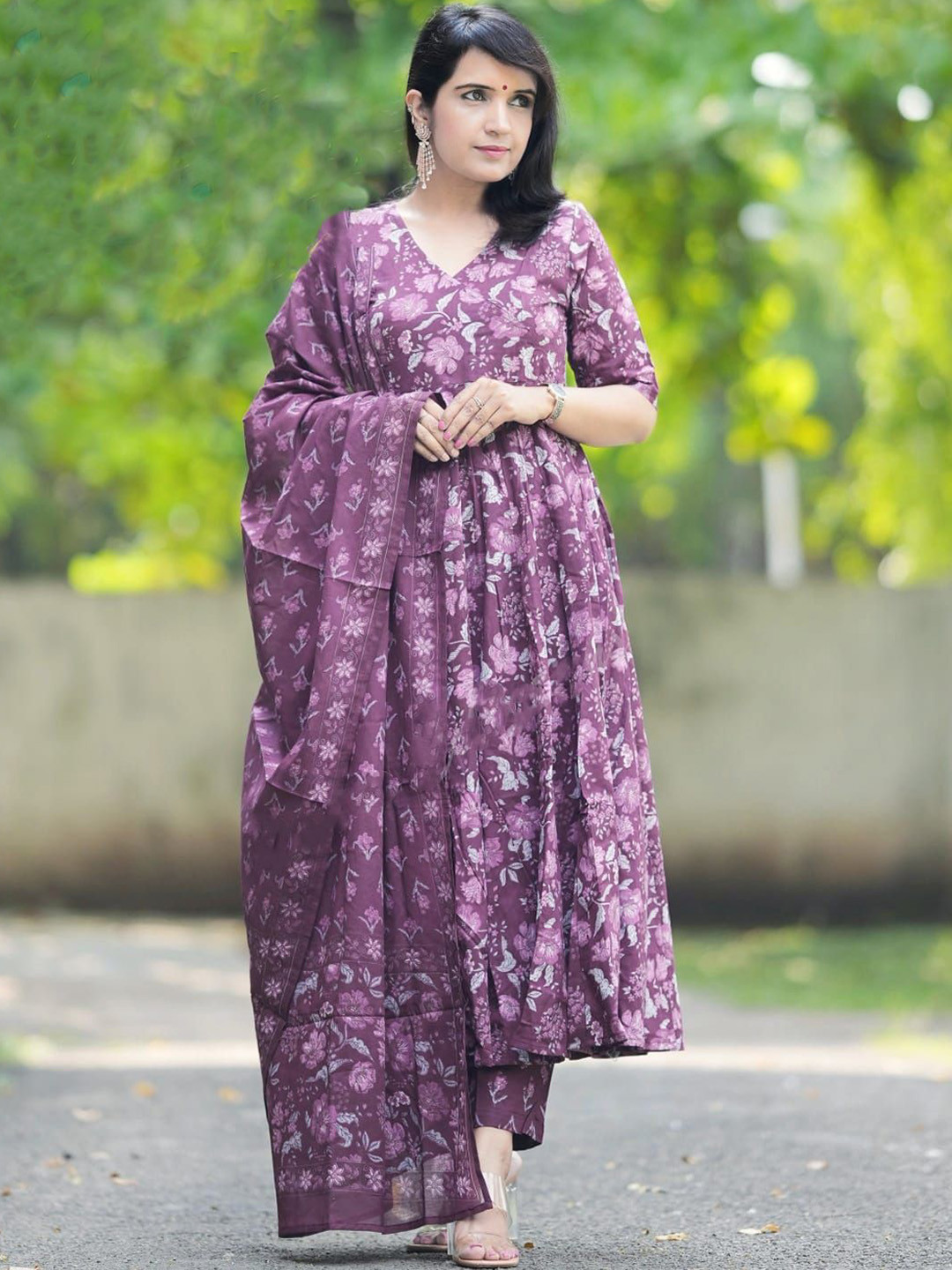 

DIVASTRI Women Ethnic Motifs Printed Regular Kurta with Trousers & With Dupatta, Purple