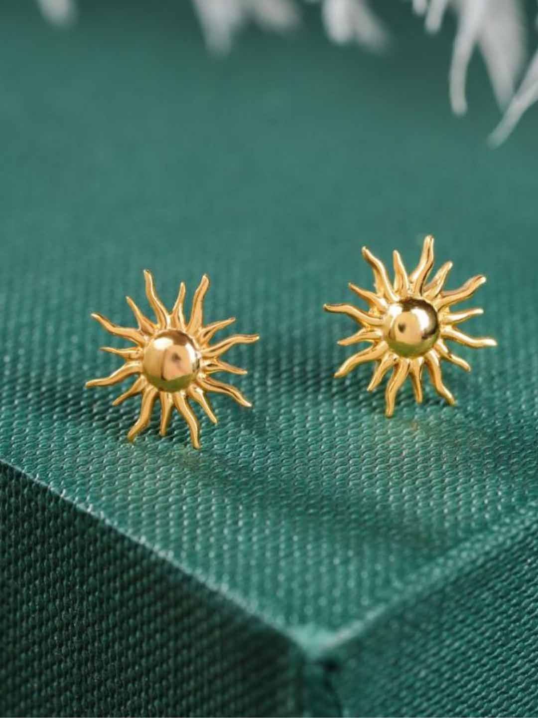 

Soraya Luxe 925 Sterling Silver 18K Gold Plated Sunburst Studs