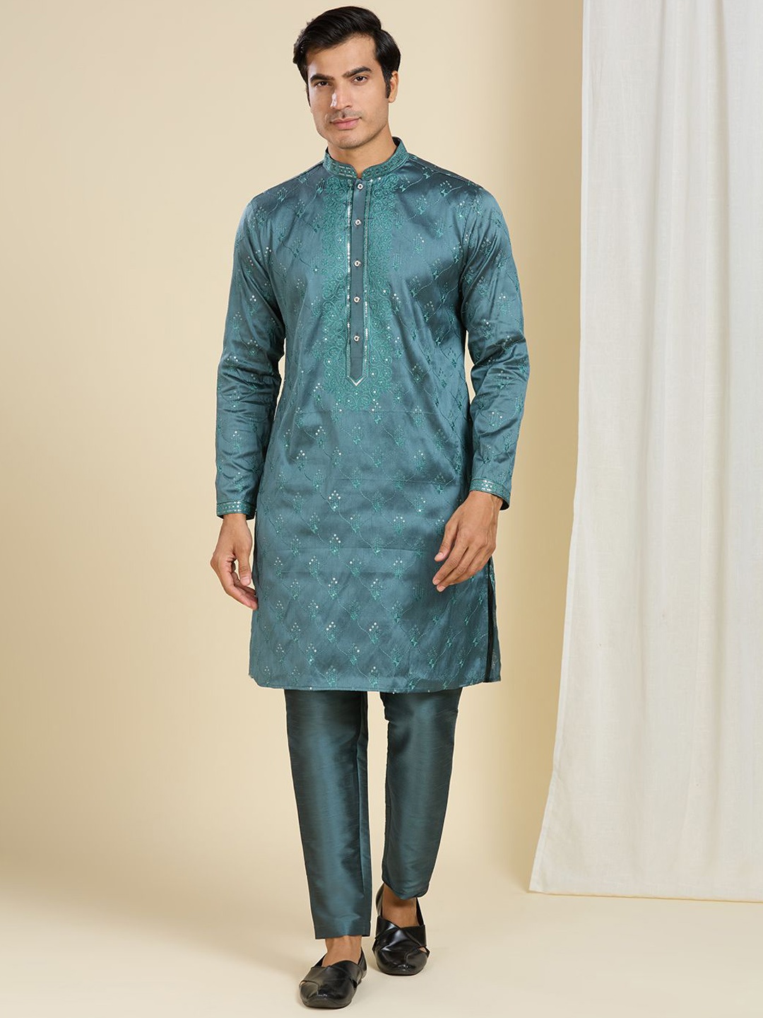 

Be Desi Men Floral Embroidered Regular Kurta with Pyjamas, Green
