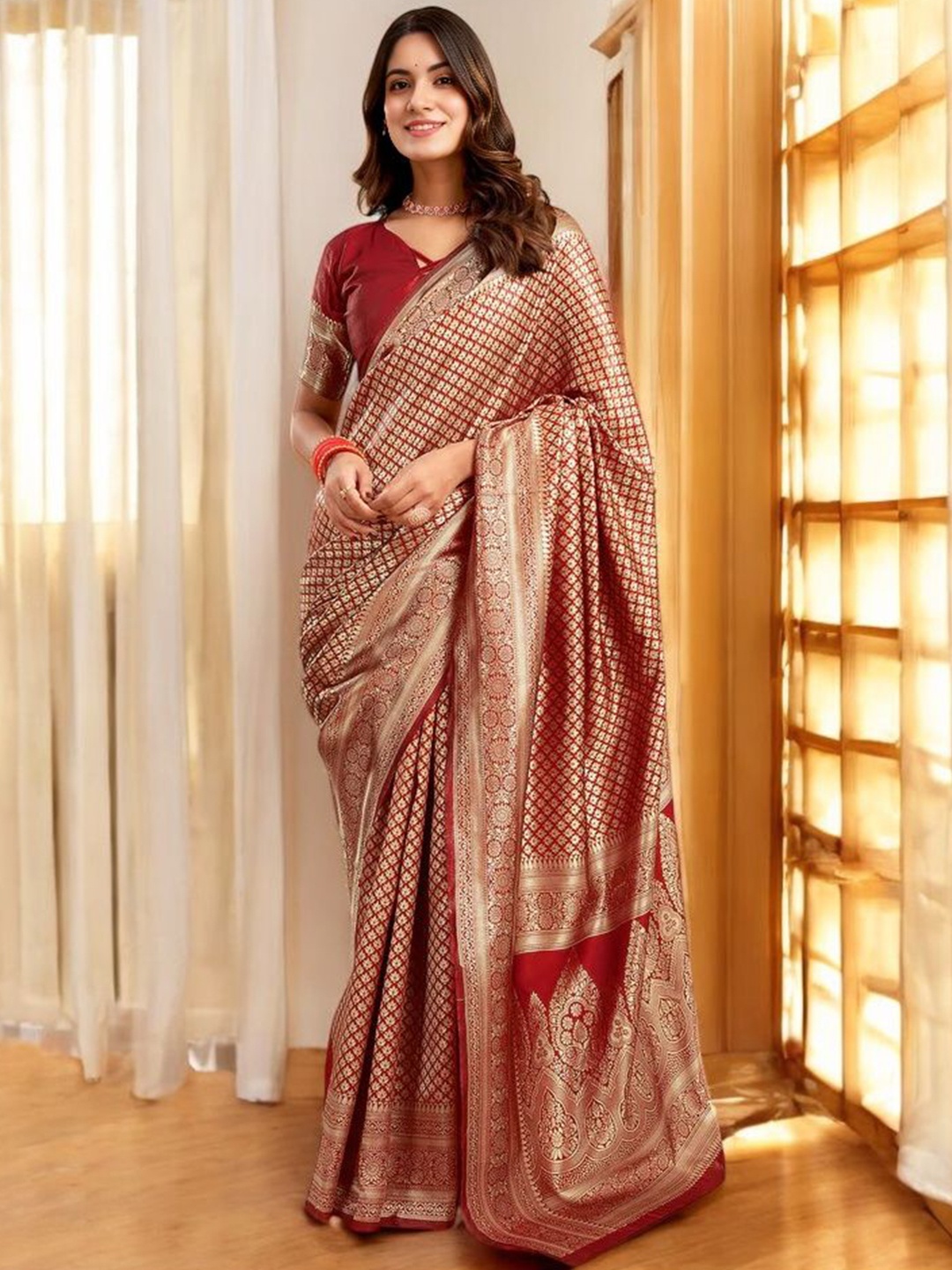 

DIVASTRI Woven Design Zari Silk Blend Banarasi Saree, Maroon