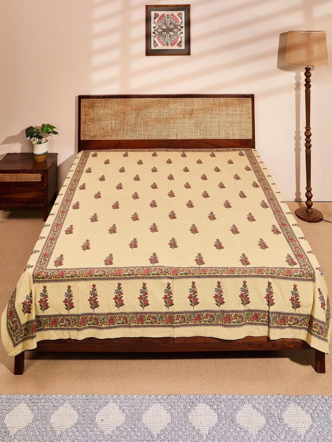 

Fabindia Beige & Red Printed Cotton Double King Bed Cover