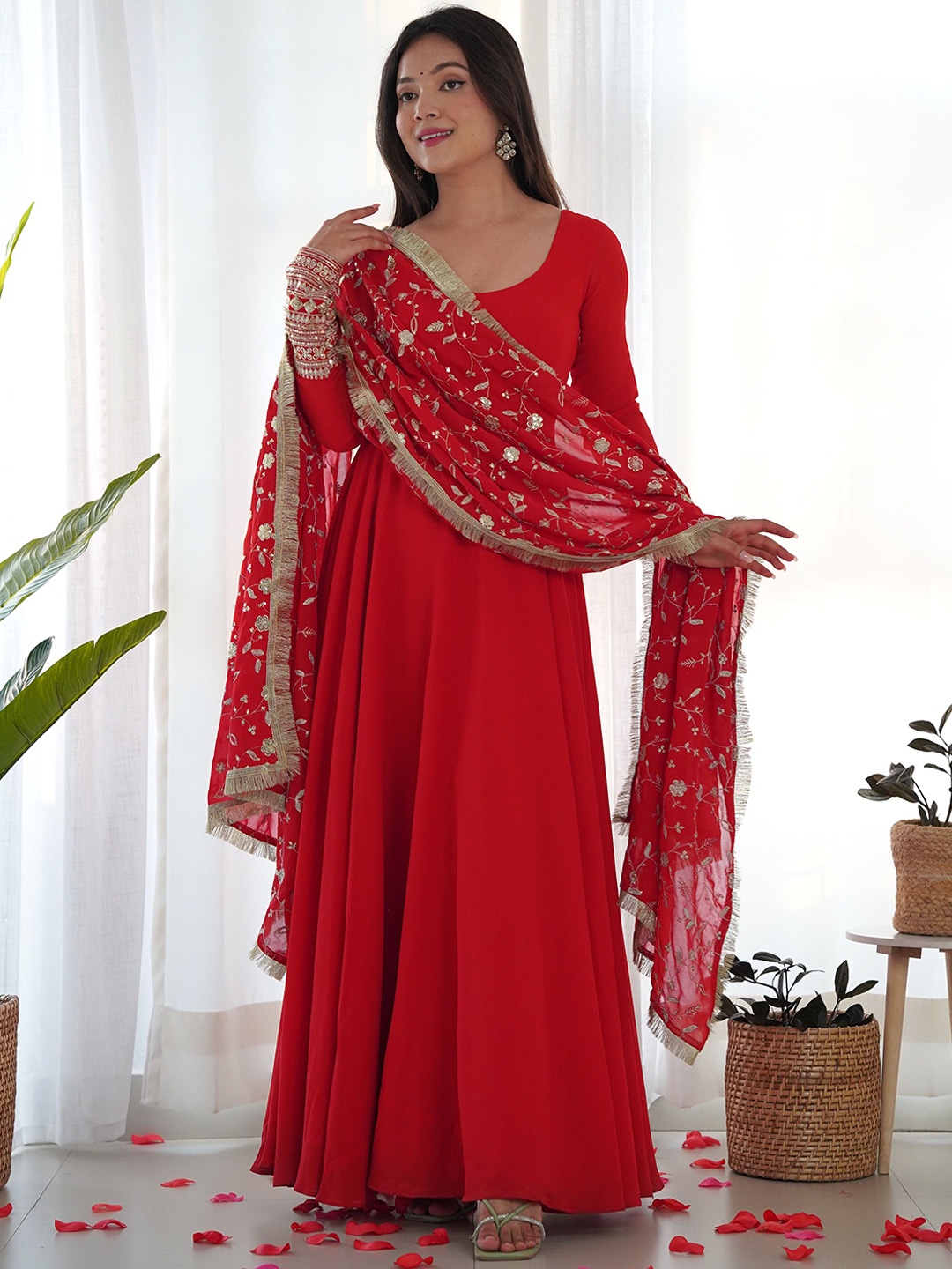 

CULTISE QUEEN Women Regular Pure Silk Kurta with Pyjamas & With Dupatta, Red