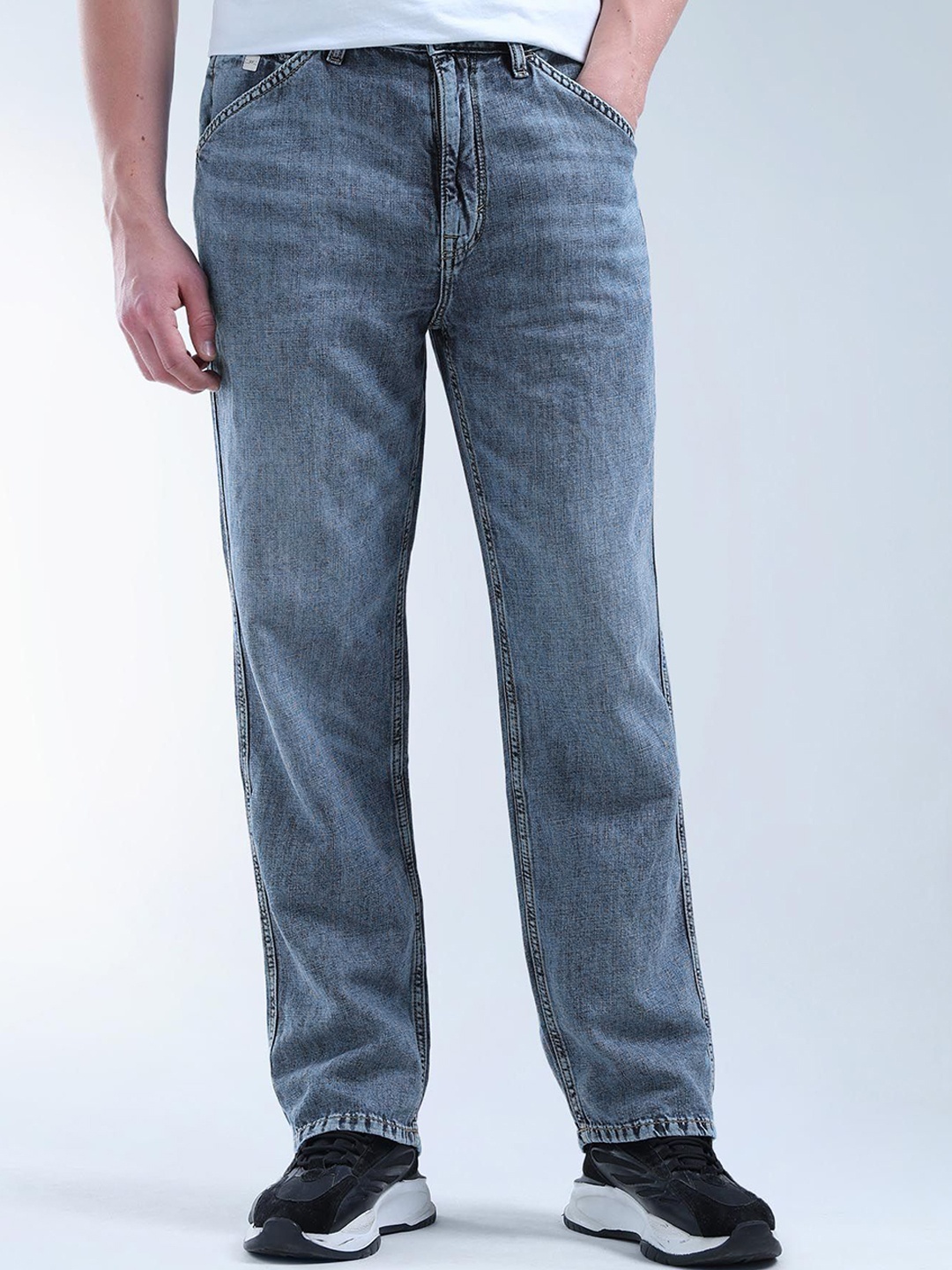 

Flying Machine Men Loose Relaxed Fit Light Fade Stretchable Jeans, Blue