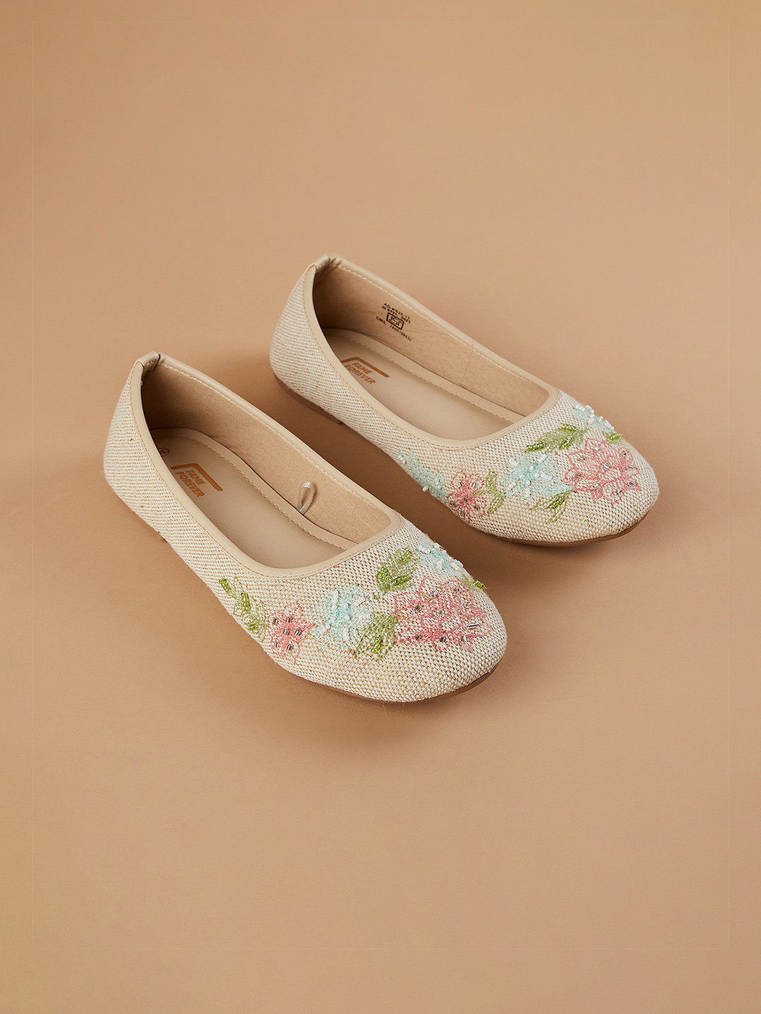 

Fame Forever by Lifestyle Girls Slip-On Sneakers, Beige