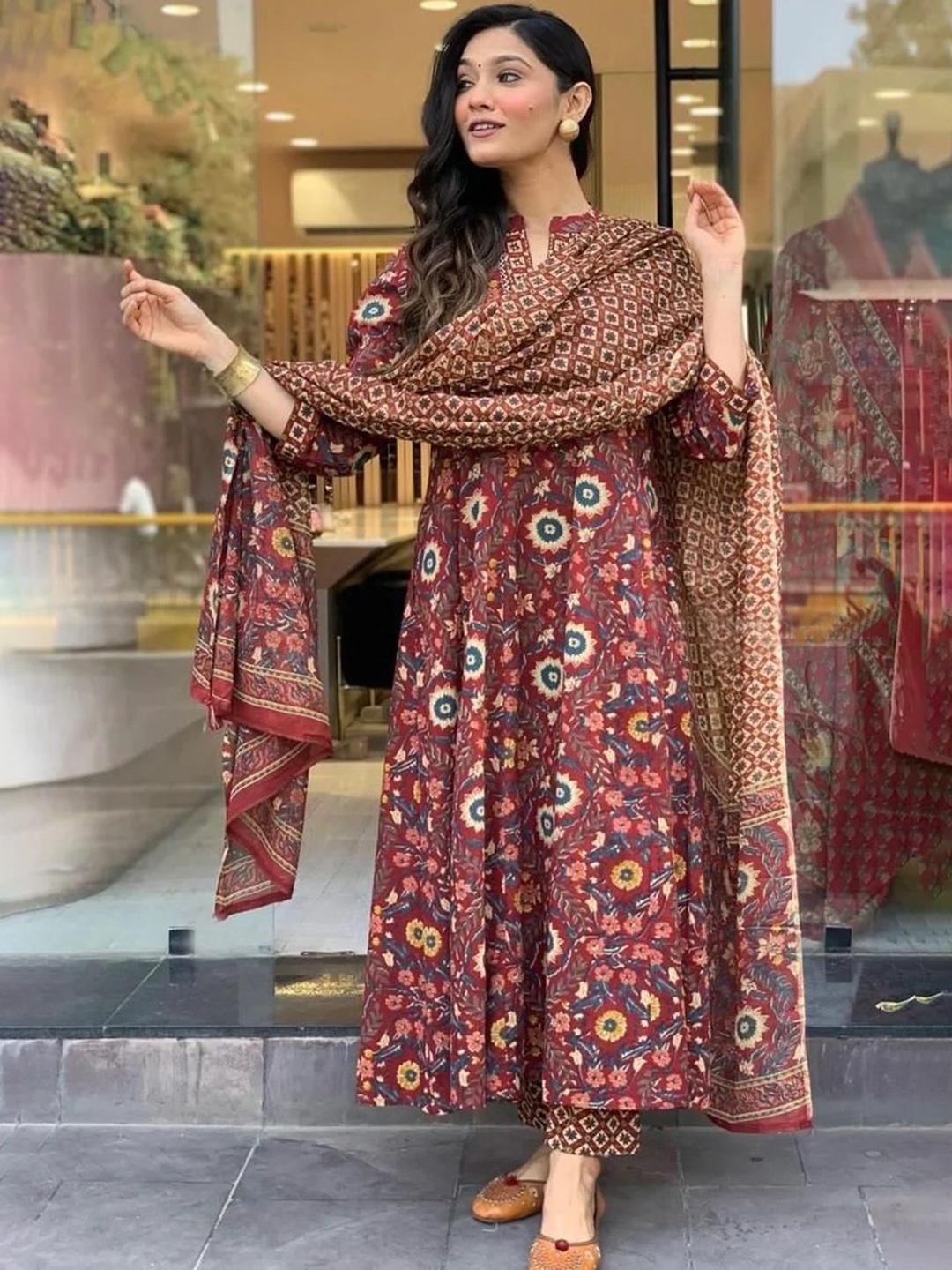 

DIVASTRI Women Ethnic Motifs Printed Regular Kurta with Trousers & With Dupatta, Maroon