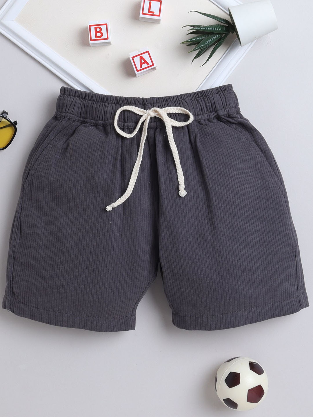

BAATCHEET Unisex Kids Shorts, Grey
