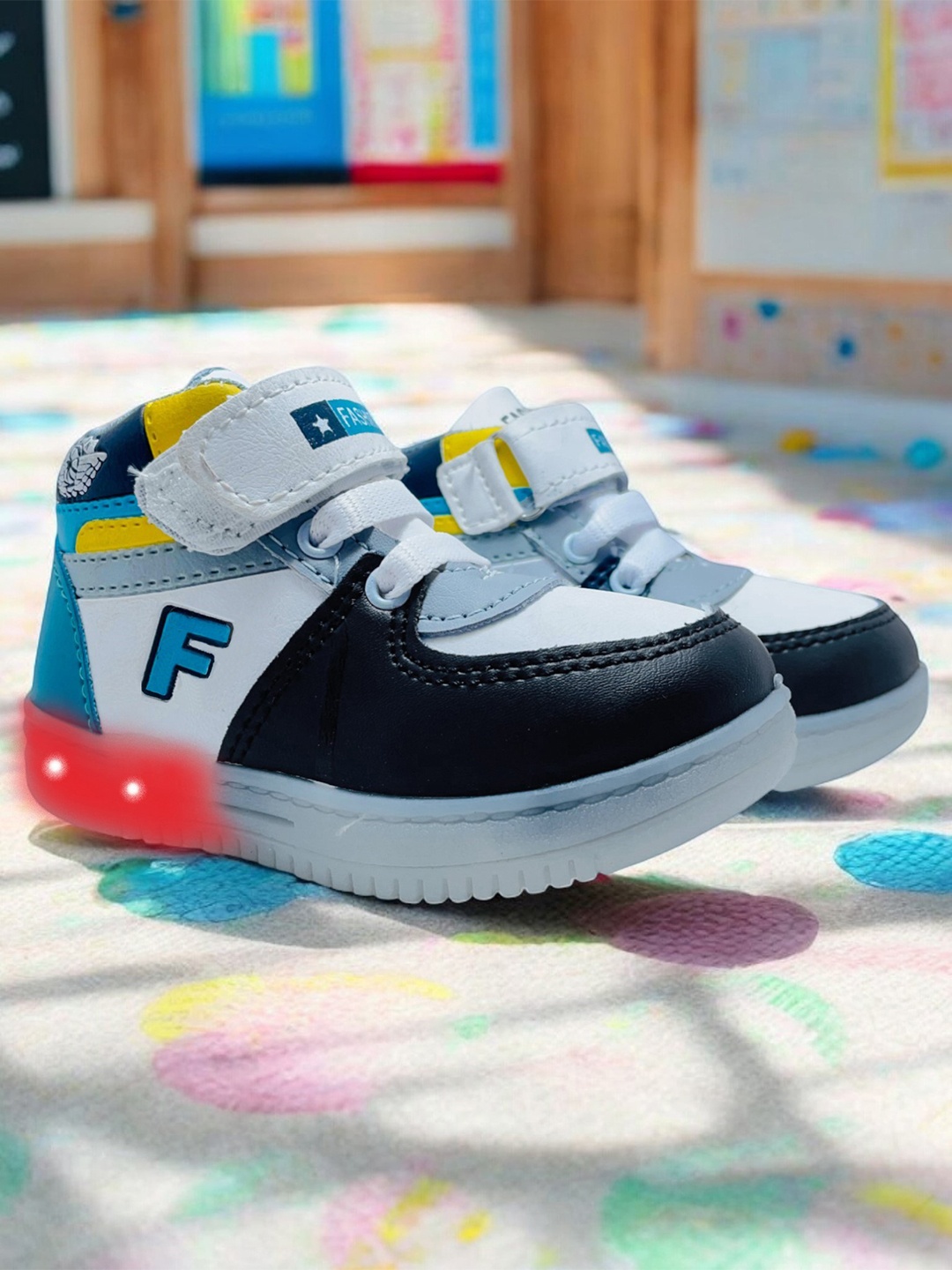 

FABBMATE Unisex Kids Printed Sneakers, White