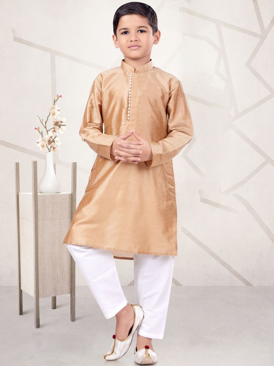 

Pehanaava Boys Yoke Design Thread Work Kurta, Gold