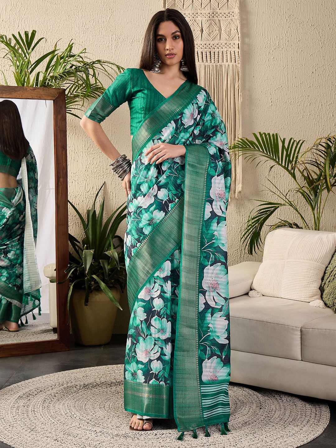 

Saree mall Floral Sungudi Sarees, Green