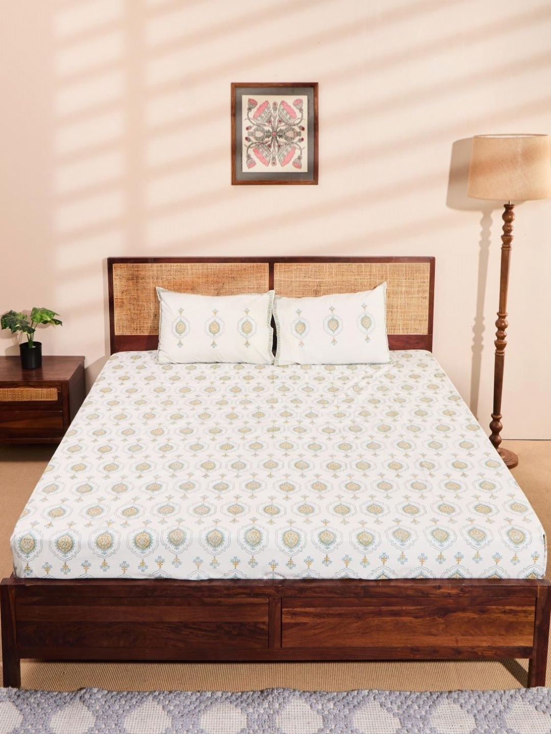 

Fabindia White & Blue Floral 180 TC King Bedsheet with 2 Pillow Covers