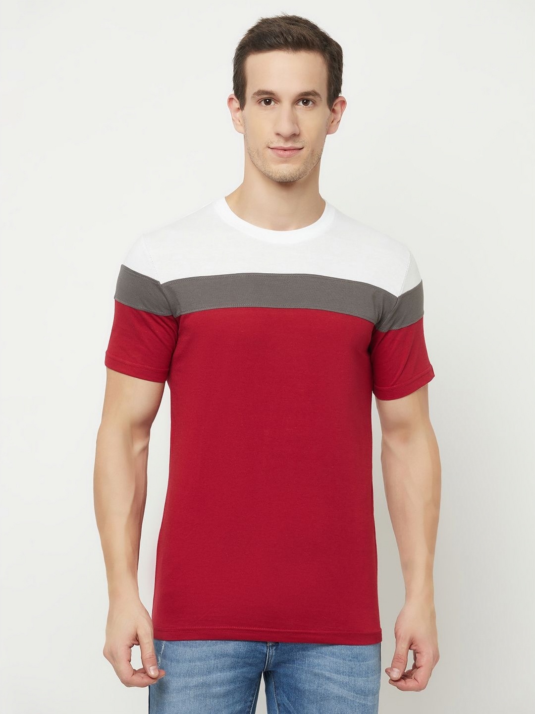

TAZO Men Colourblocked Applique T-shirt, Multi