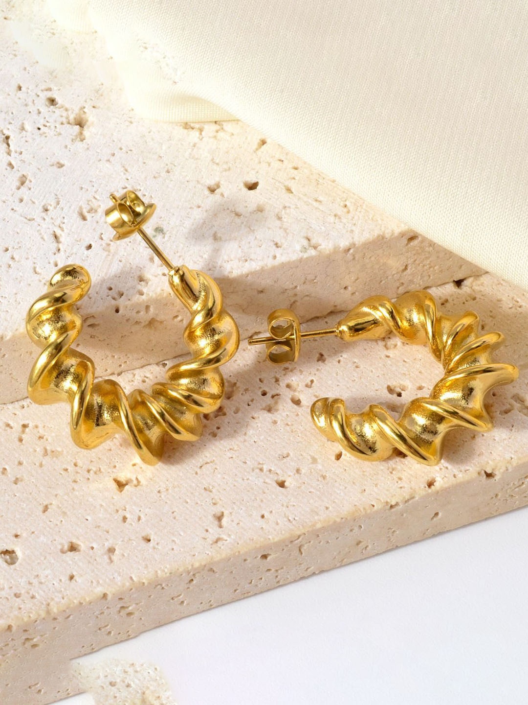 

VIEN Contemporary Studs Earrings, Gold