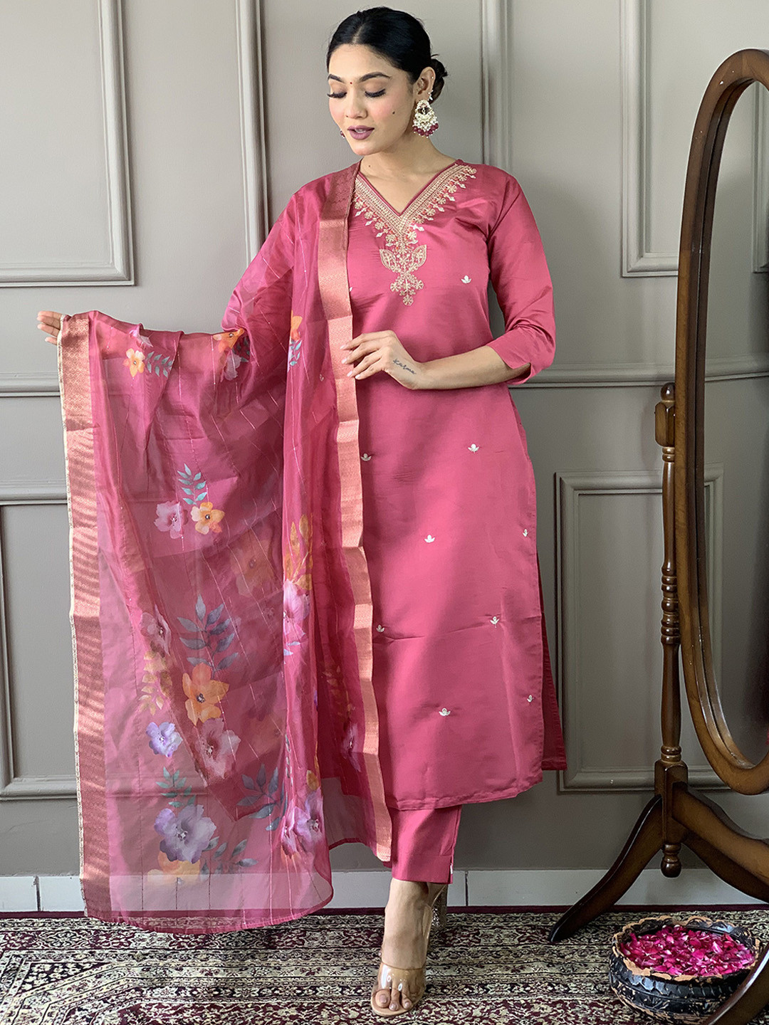 

Fab Dadu Women Ethnic Motifs Embroidered Regular Thread Work Chanderi Silk Kurta with Trousers & With Dupatta, Rose gold