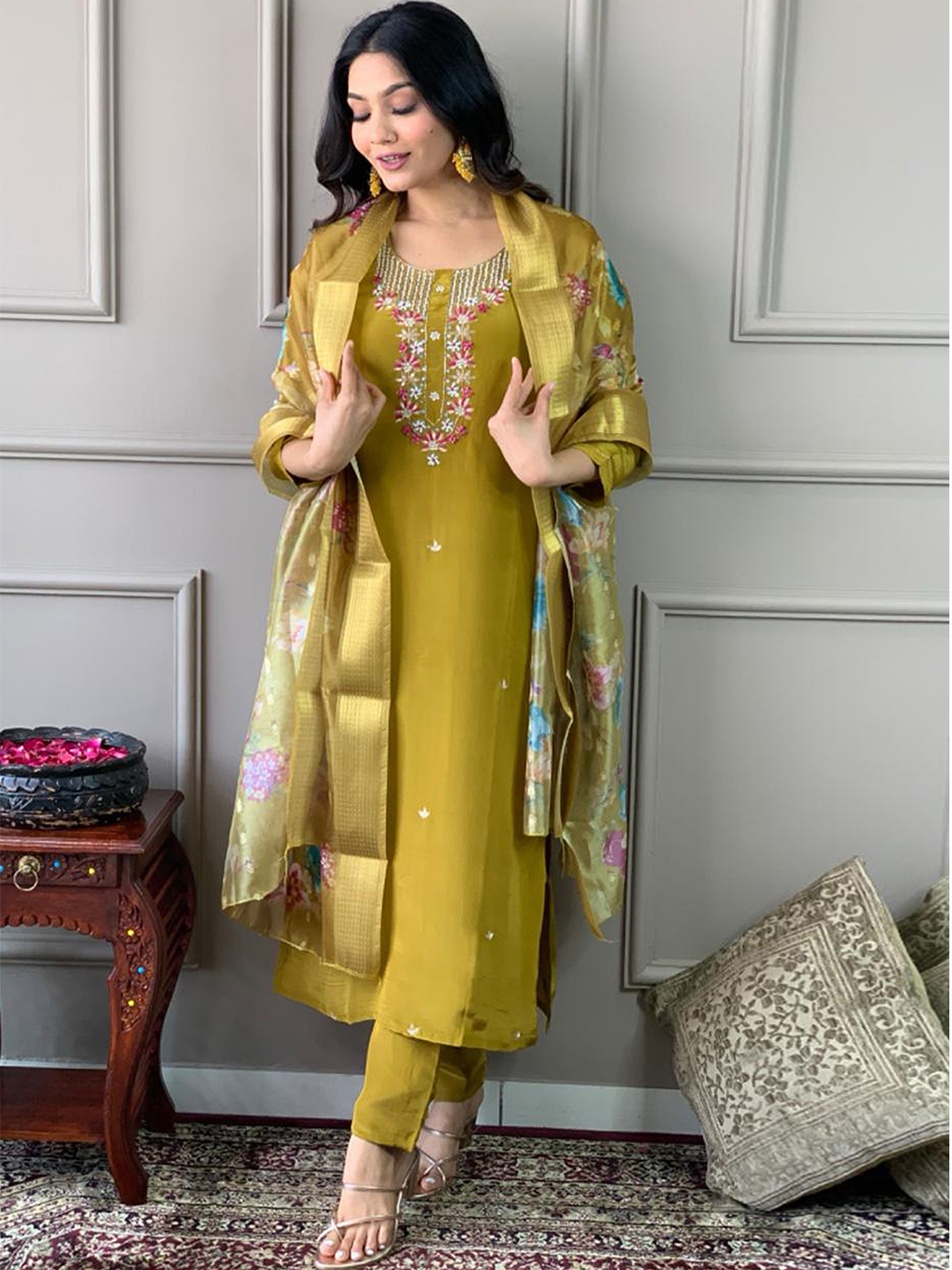 

Ekta Textiles Women Paisley Embroidered Regular Thread Work Chanderi Silk Kurta with Pyjamas & With Dupatta, Olive