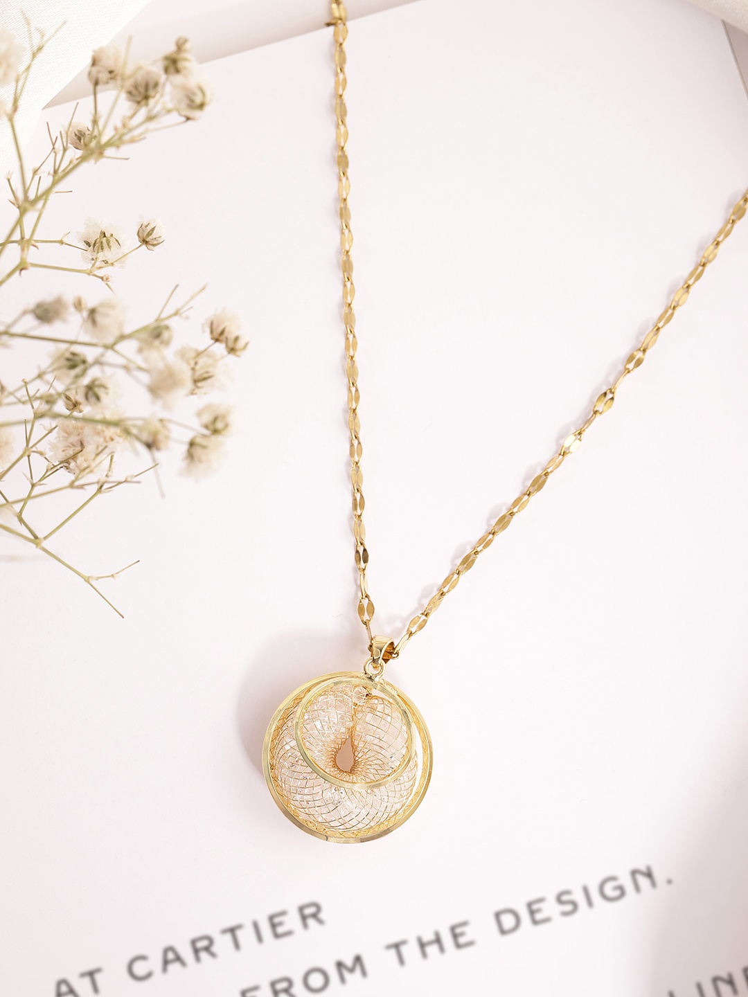 

DressBerry Circular Shape Pendant with Chain, Gold
