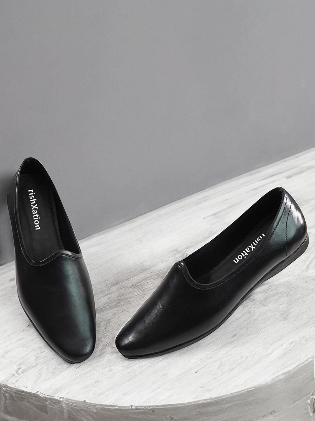 

rishXation Men Leather Mojaris, Black