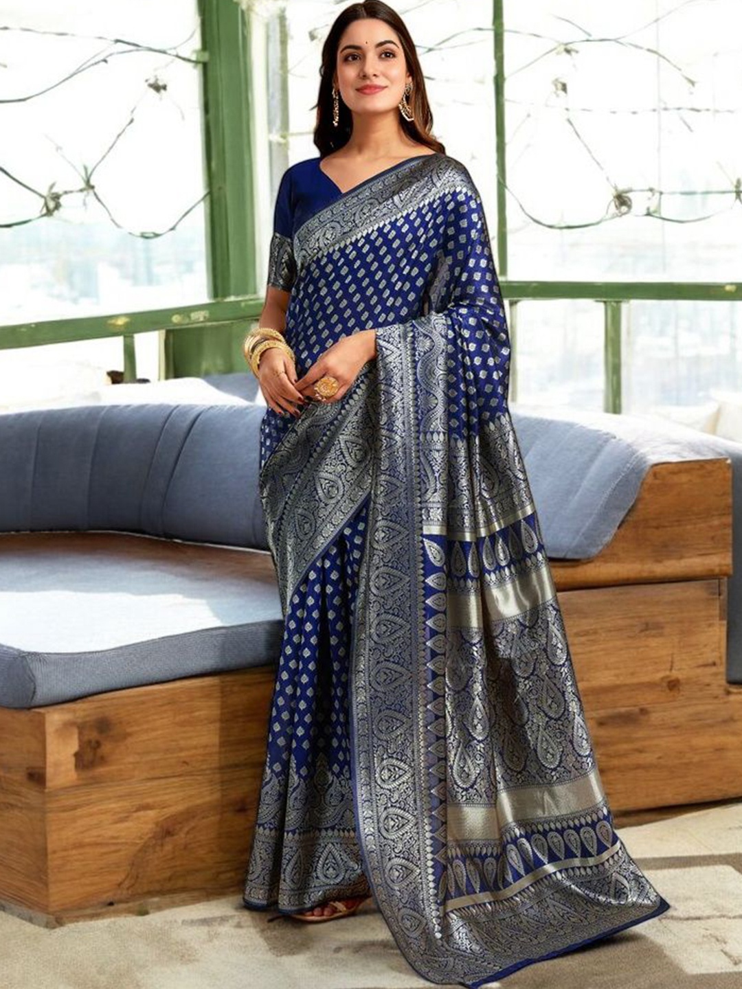 

DIVASTRI Woven Design Zari Silk Blend Banarasi Saree, Navy blue