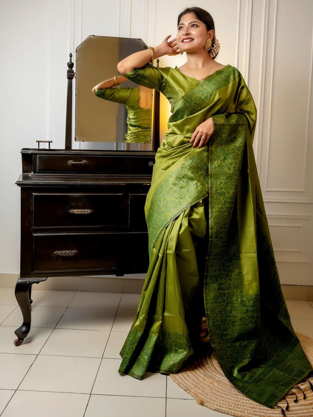 

LeeliPeeri Designer Woven Design Zari Silk Blend Saree, Green
