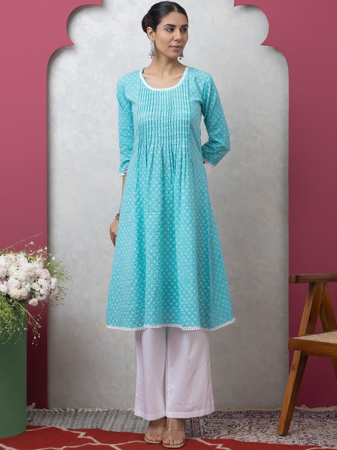 

SAKA DESIGNS Women Floral Printed Thread Work Kurta, Blue