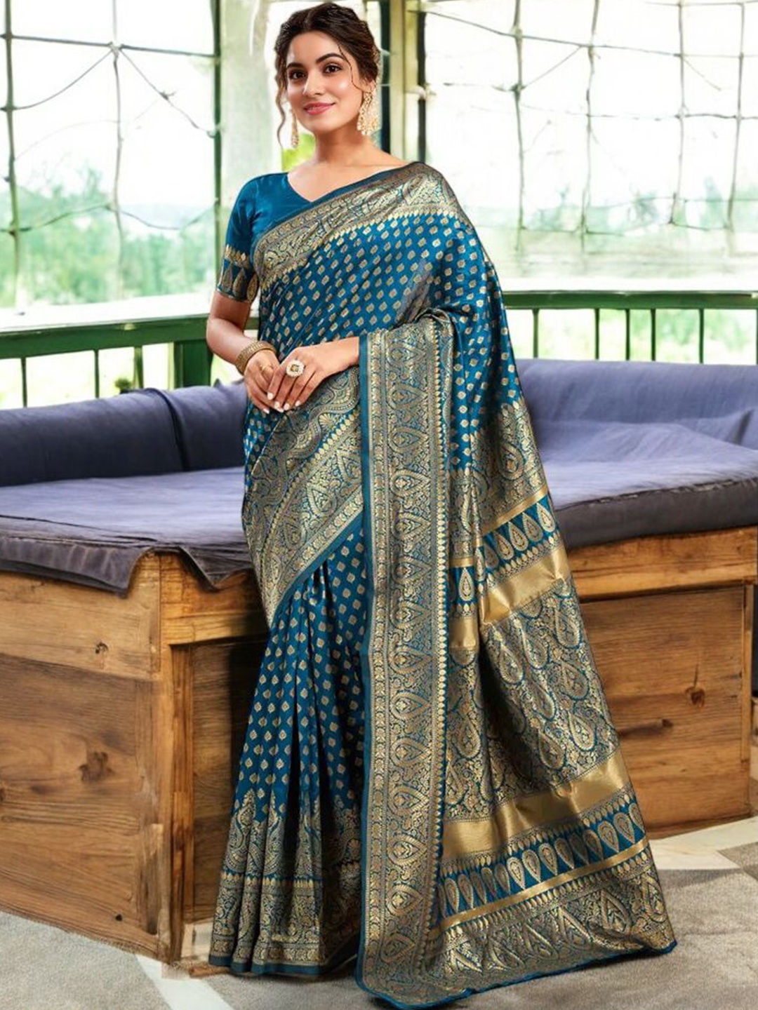 

DIVASTRI Woven Design Zari Silk Blend Banarasi Saree, Teal