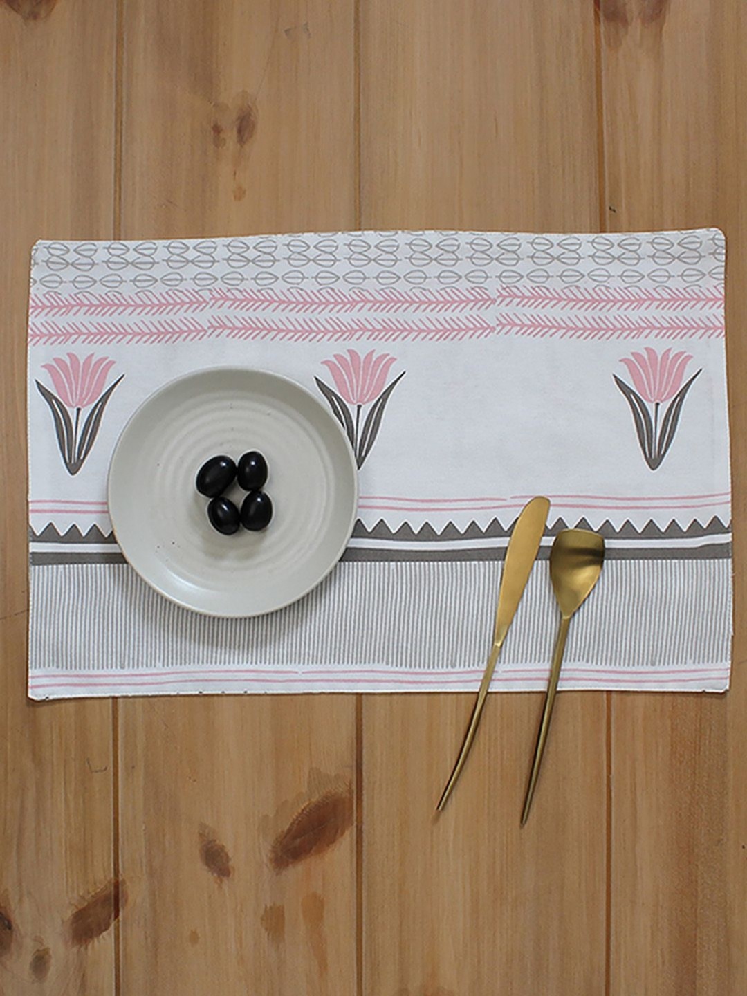 

House This 6-Pcs Pink & White Printed Table Placemats