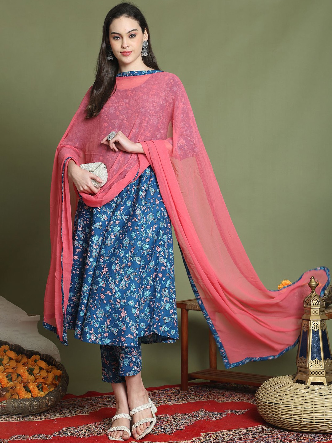 

Merira Women Floral Printed Regular Kurti with Trousers & With Dupatta, Blue