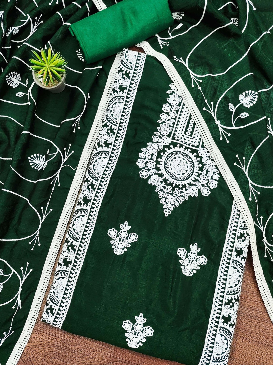 

SHADOW & SAINING Embroidered Unstitched Dress Material, Green