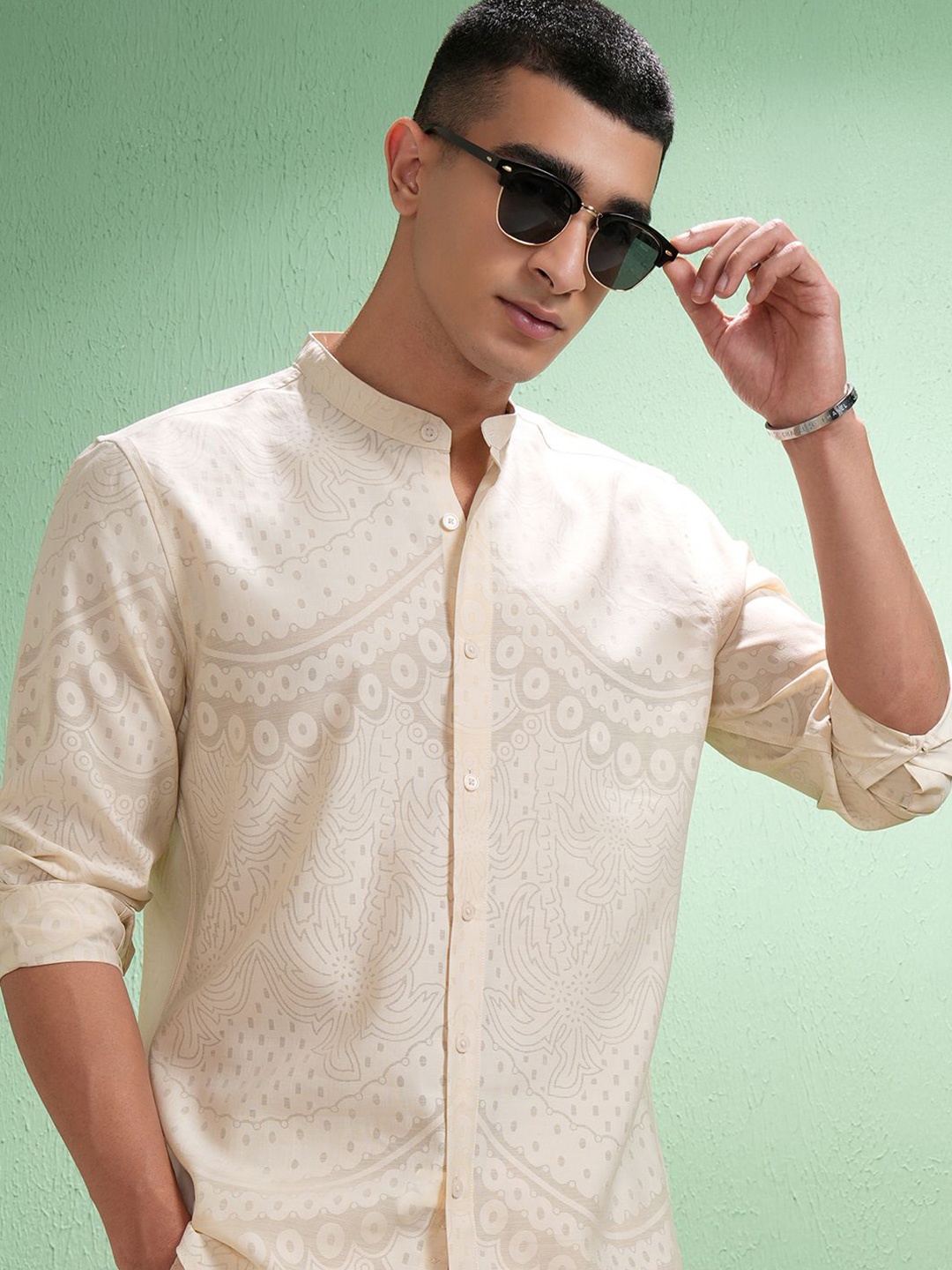 

HIGHLANDER Men Comfort Slim Fit Opaque Casual Shirt, Beige