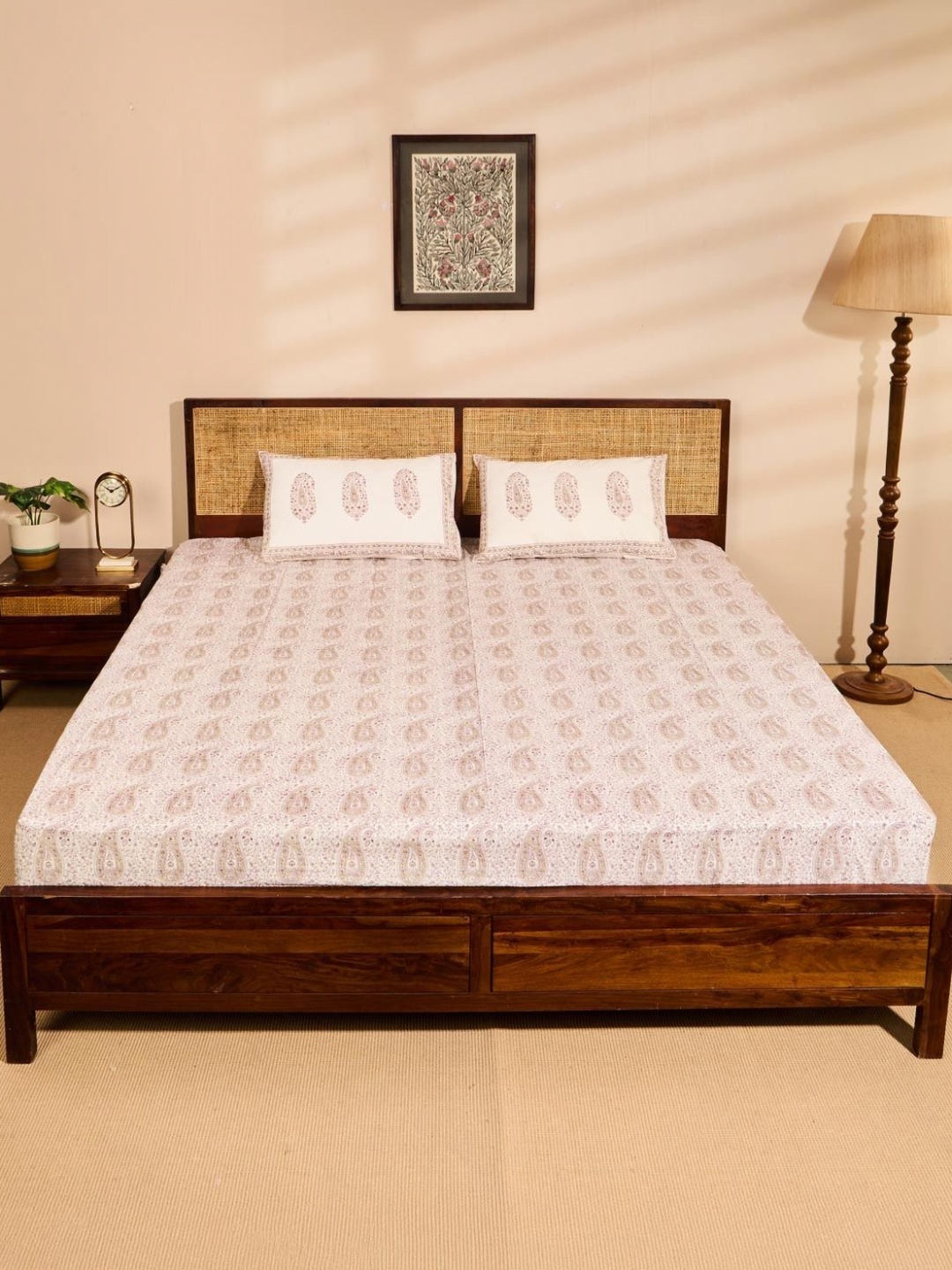

Fabindia Beige & White Ethnic Motifs 180 TC King Bedsheet with 2 Pillow Covers