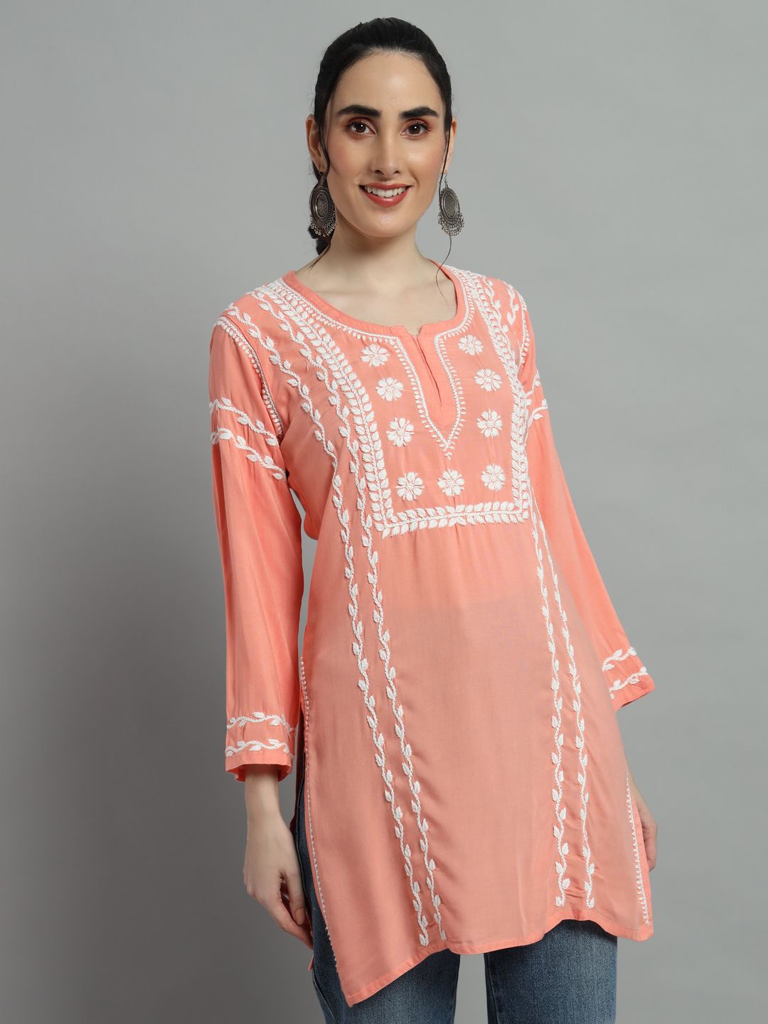 

Fashionable Chikan Handikraft Floral Embroidered Chikankari Chikankari Kurti, Peach