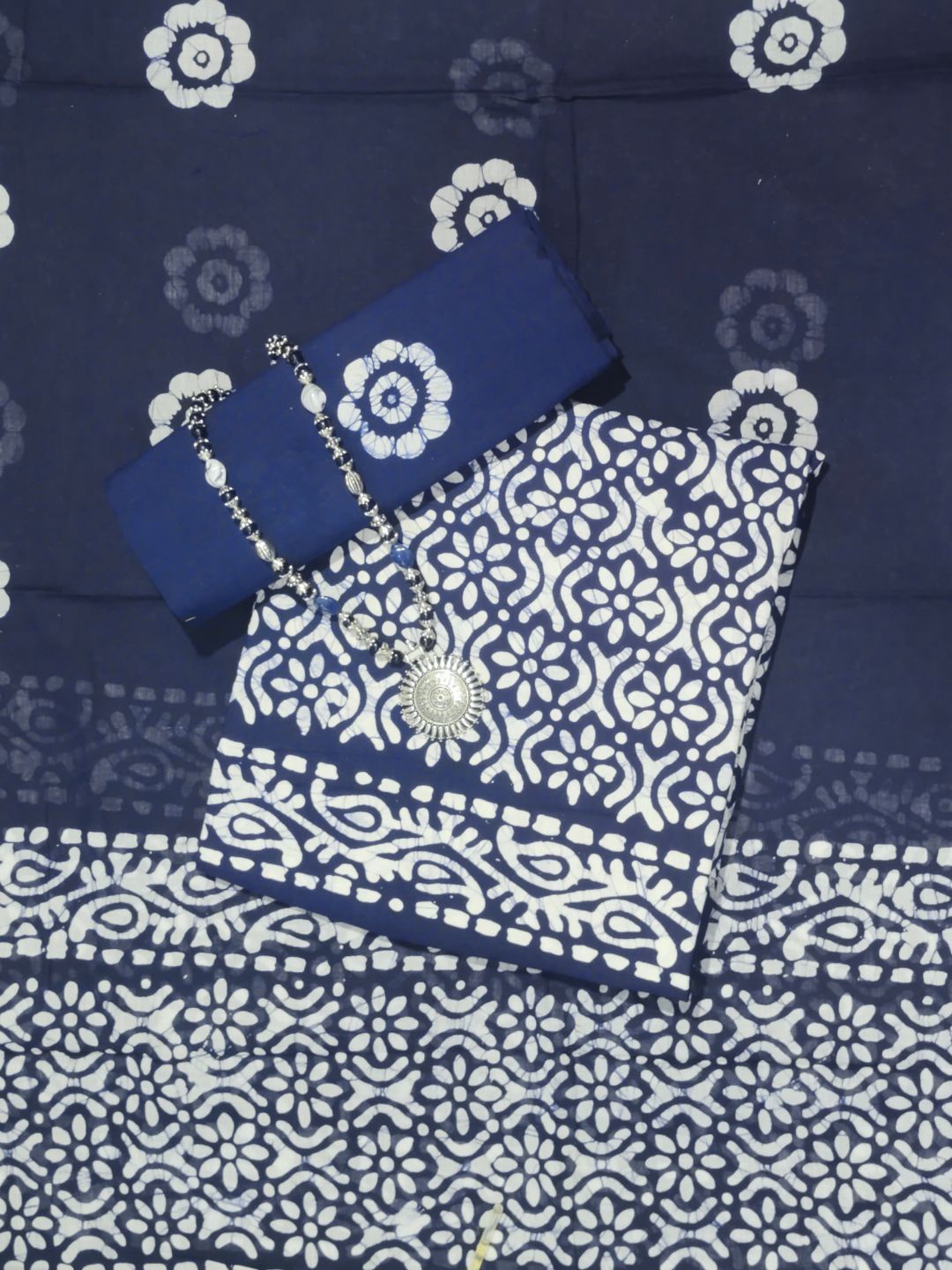 

Farooq Dyeing Printed Pure Cotton Unstitched Dress Material, Navy blue