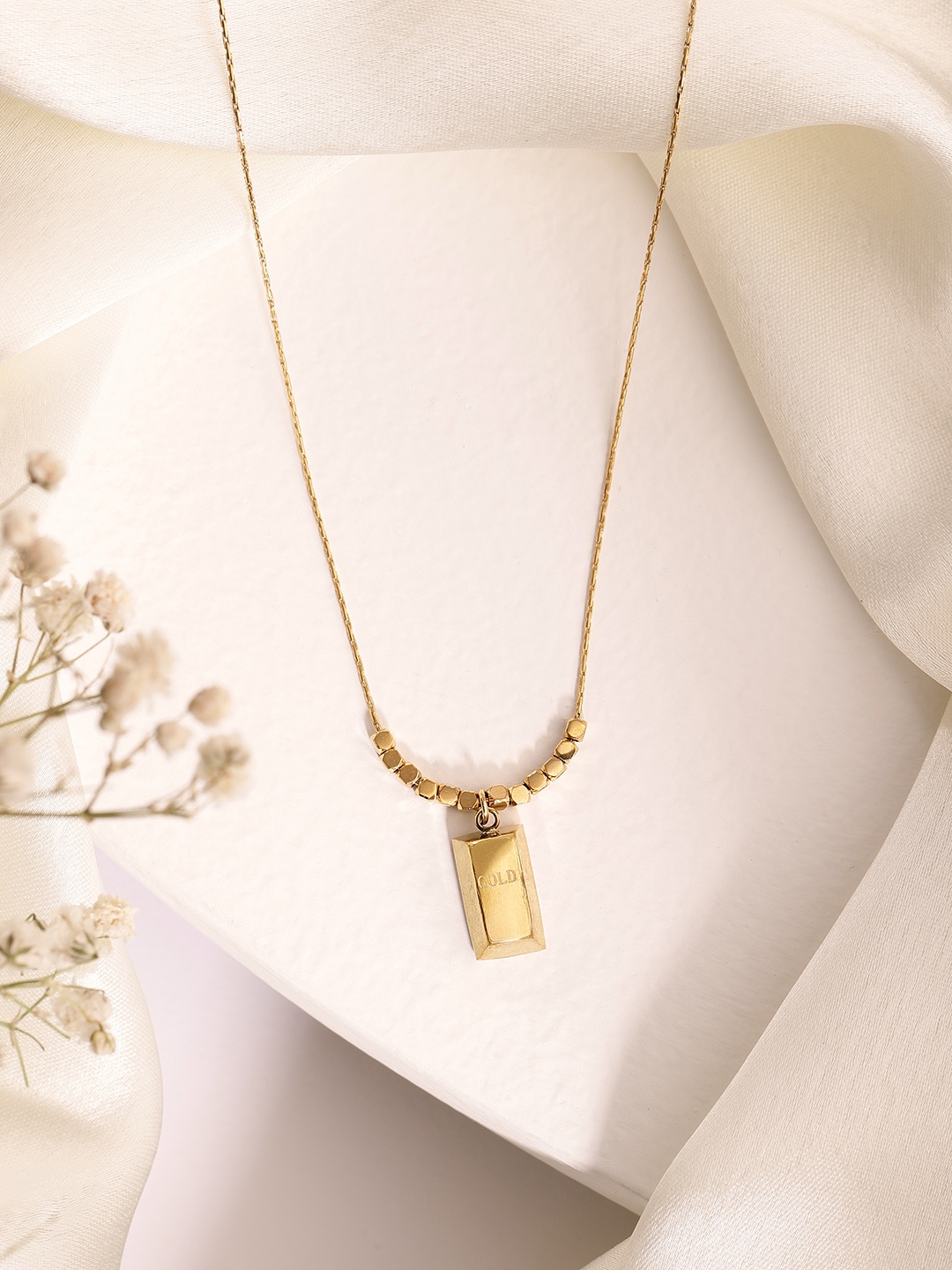 

DressBerry Geometric Shaped Pendants with Chain, Gold