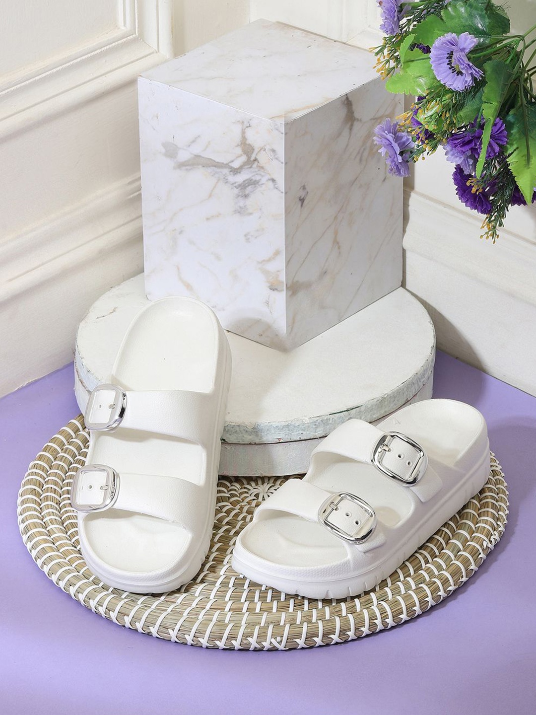 

The Roadster Lifestyle Co Women Casual Sliders, White