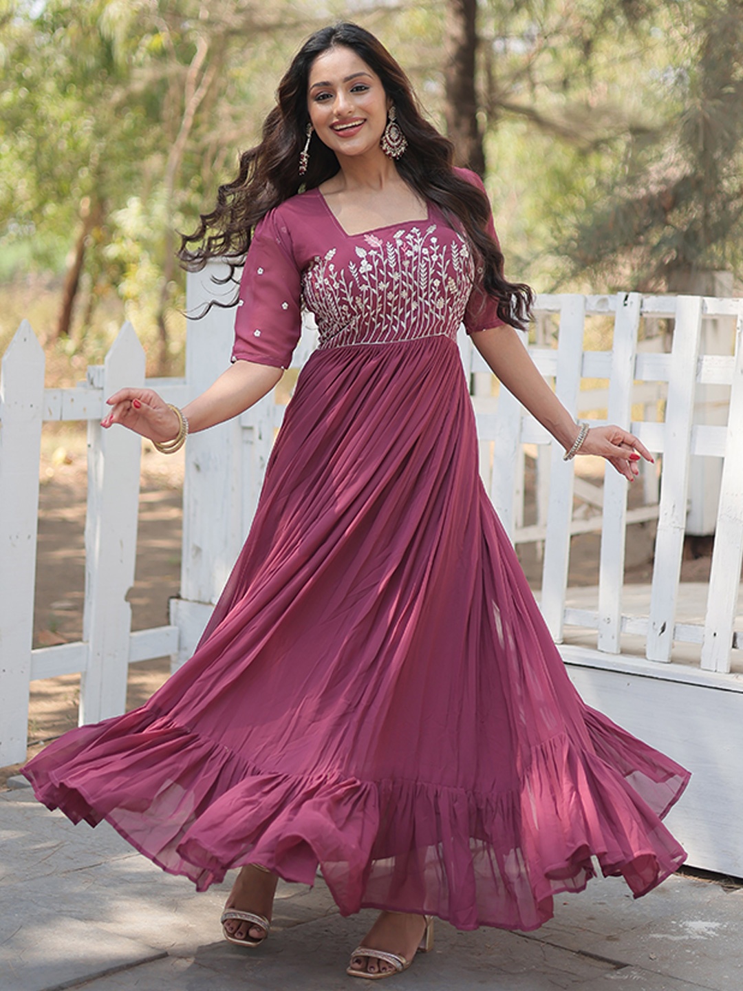 

Anara Women Embroidered Georgette Anarkali Kurta, Magenta