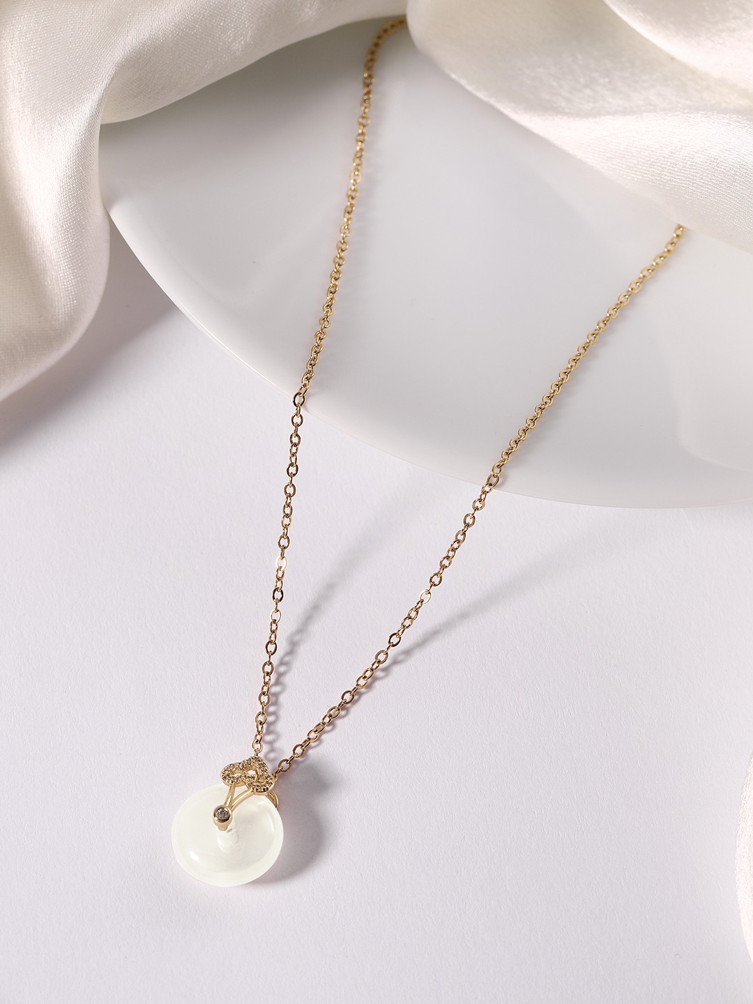 

DressBerry Circular Shape Pendant with Chain, Gold