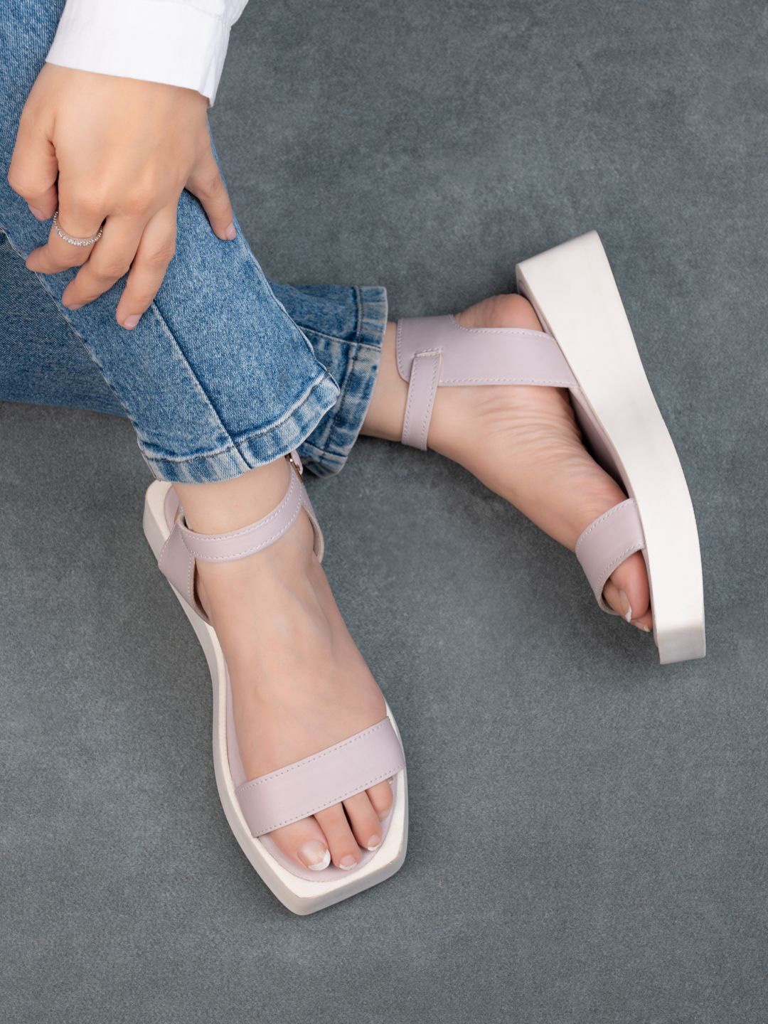 

Roadster Women Open Toe Flats, Pink