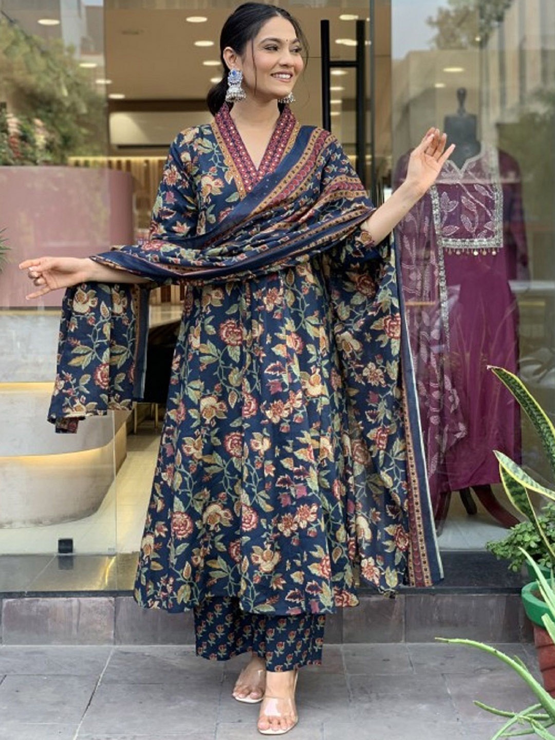 

DIVASTRI Women Floral Printed Regular Kurta with Trousers & With Dupatta, Blue
