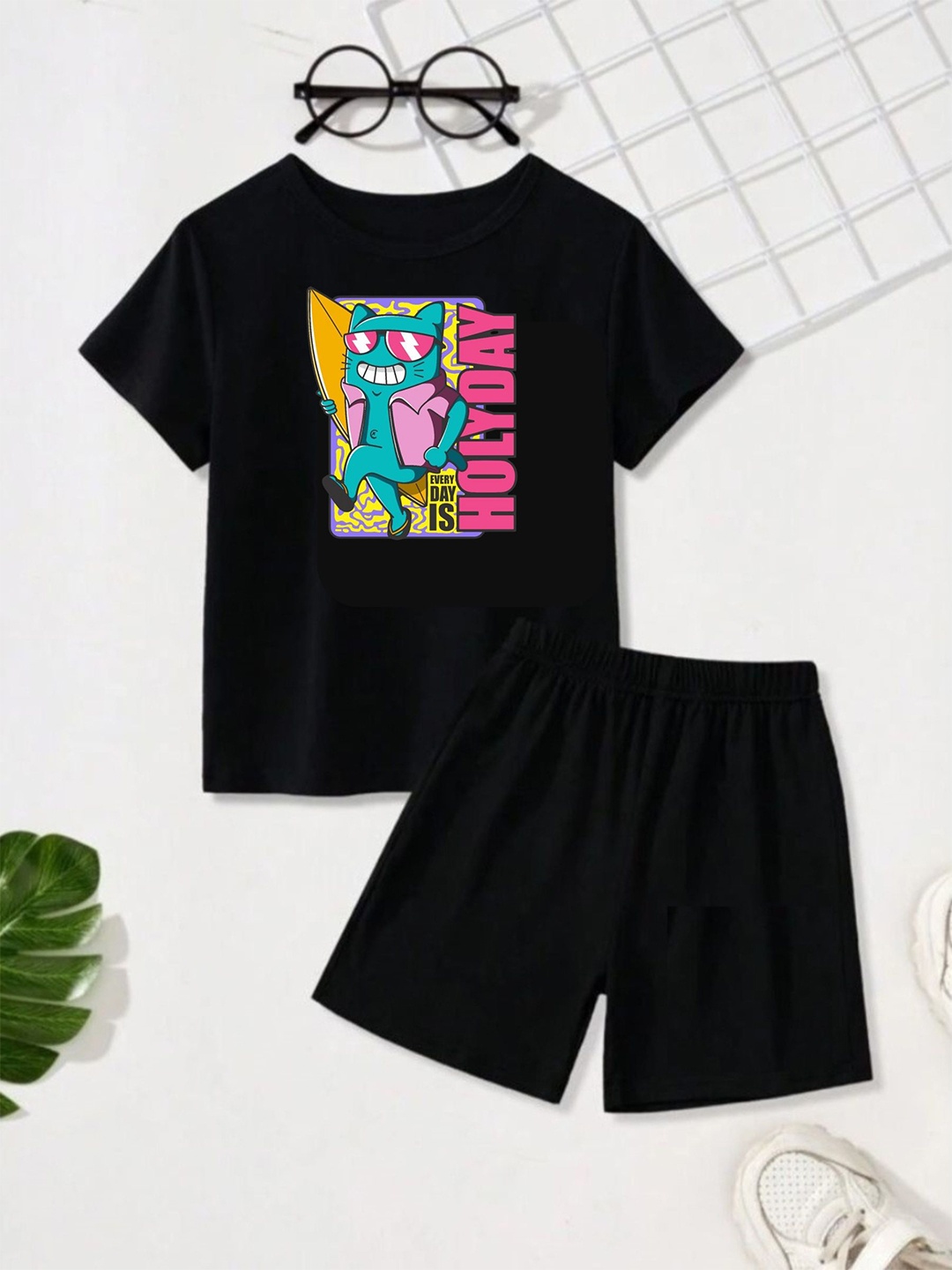 

Thiya Boys Printed T-shirt with Shorts, Black