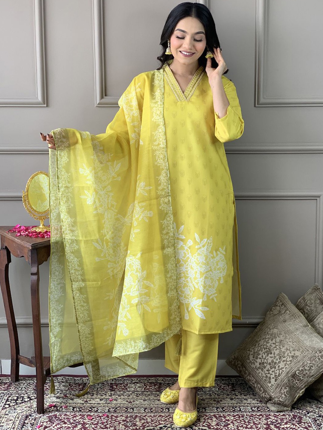 

BAPS Women Floral Printed Kurta, Yellow