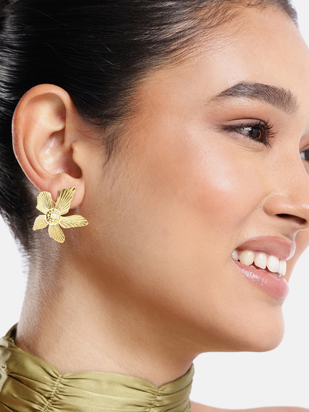 

DressBerry Floral Studs Earrings, Gold