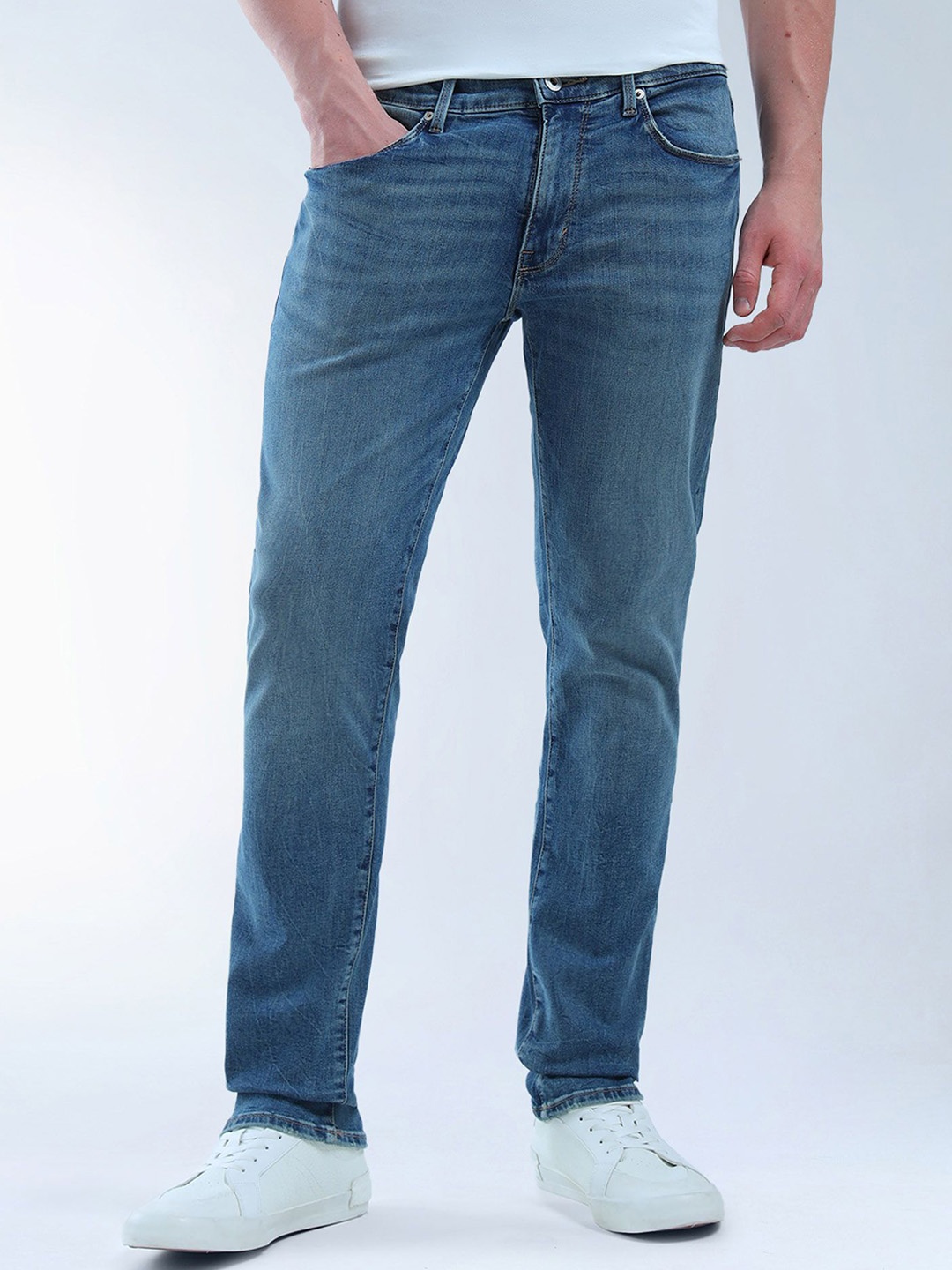 

Flying Machine Men Slim Fit Light Fade Jeans, Blue