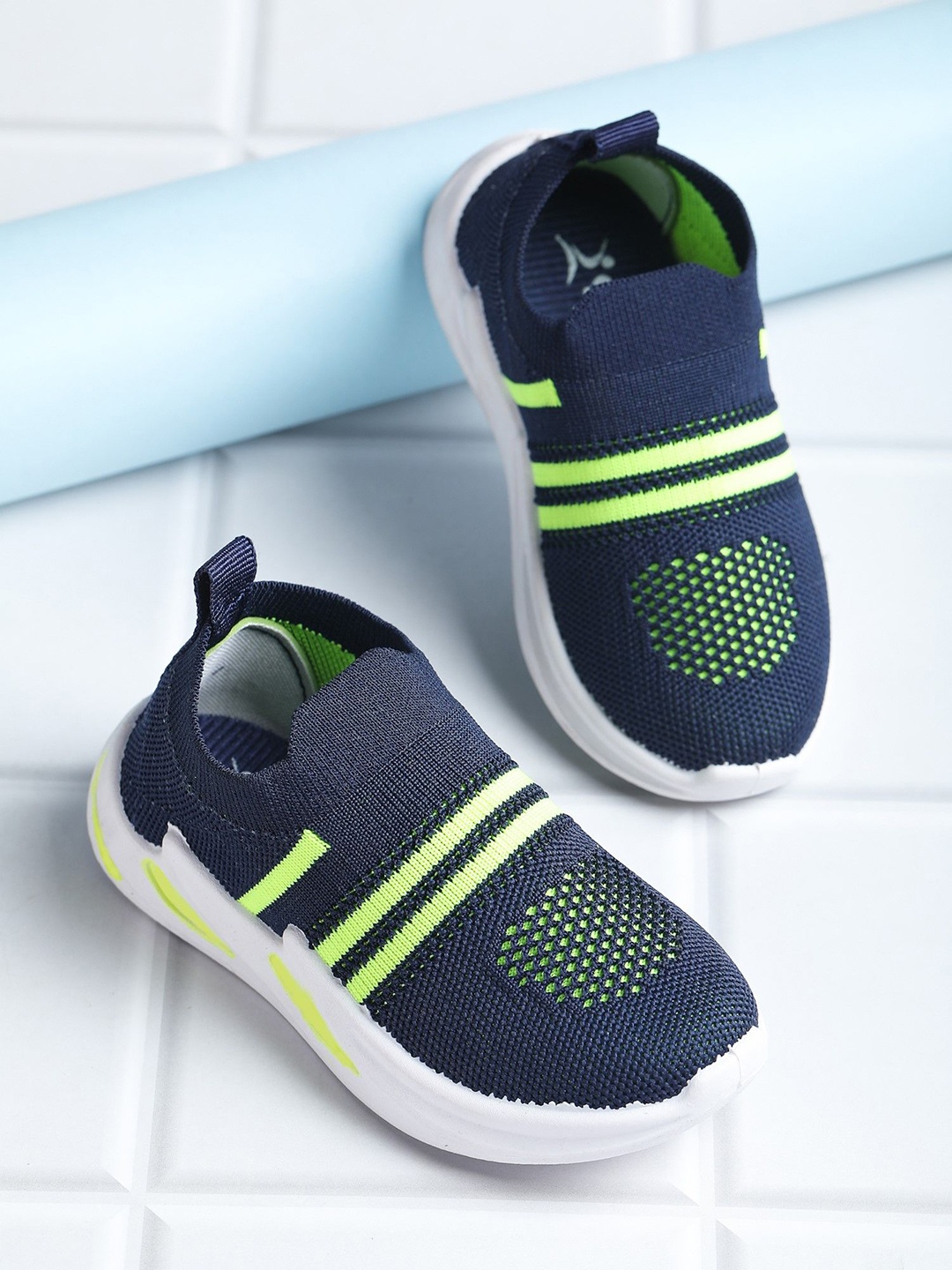 

FABBMATE Unisex Kids Woven Design Slip-On Sneakers, Blue