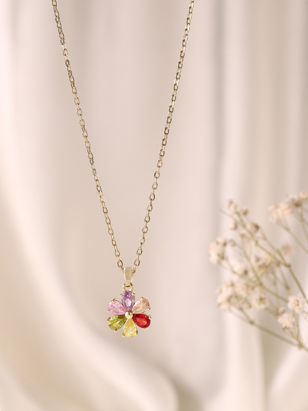 

DressBerry Floral Shape Pendant with Chain, Gold