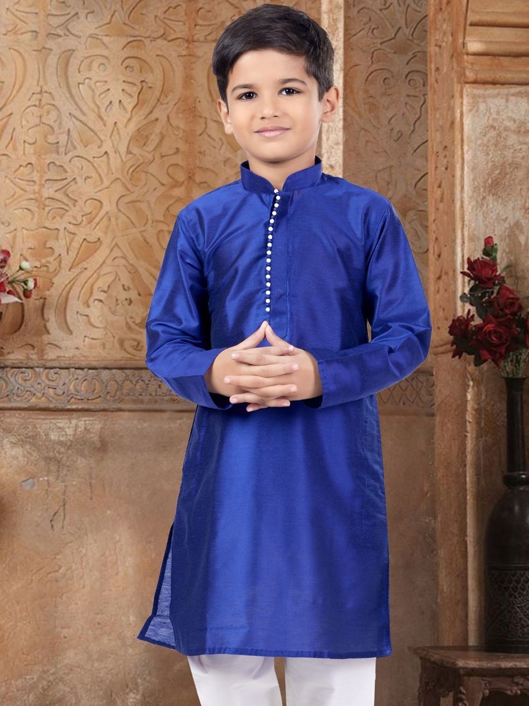 

Pehanaava Boys Yoke Design Thread Work Kurta, Navy blue