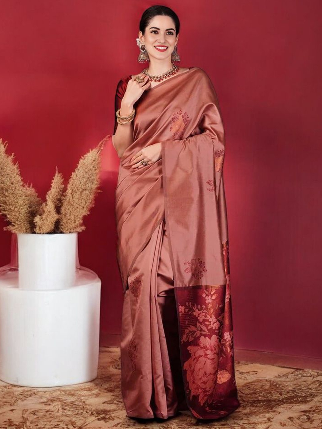 

DIVASTRI Woven Design Silk Blend Banarasi Saree, Peach