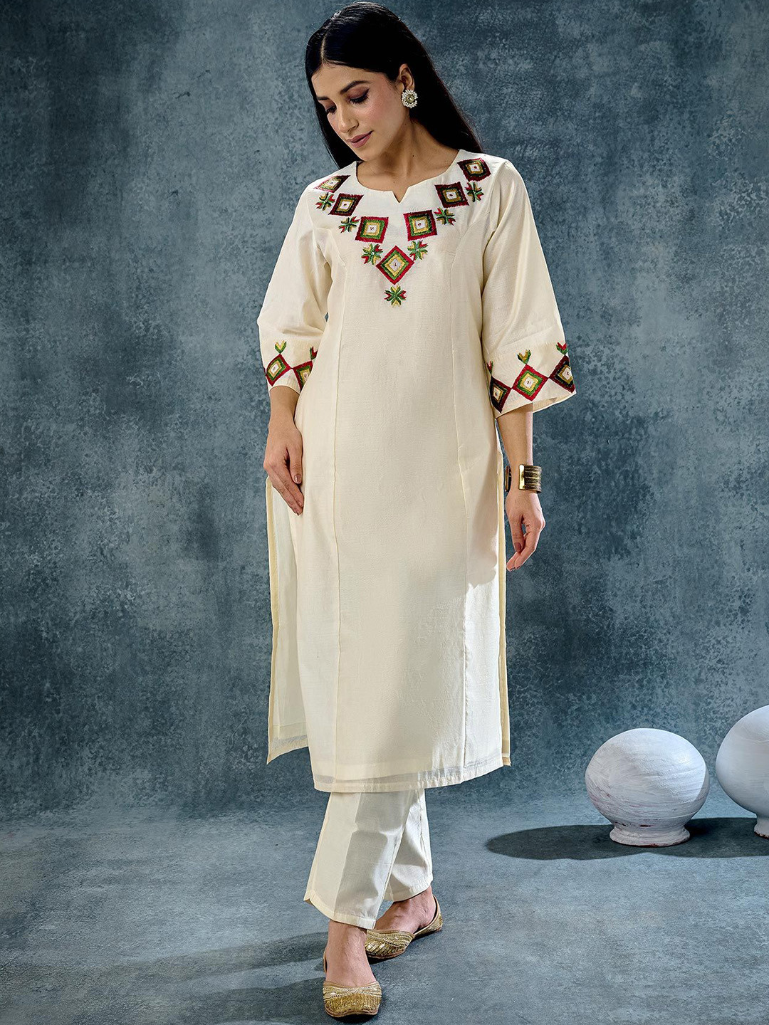 

Phulkari Forever Women Geometric Embroidered Phulkari Handloom Chanderi Silk Kurta, Cream